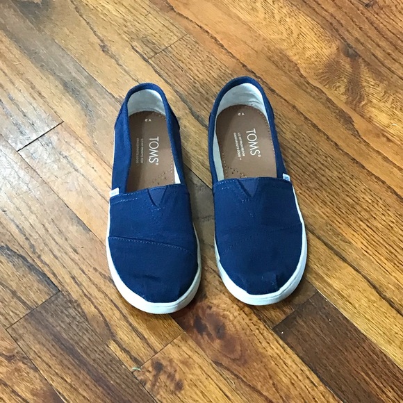 TOMS Fashion Sneaker Athletic Casual Slip on Shoes 
Navy Blue 
Size 2
No Shoebox - Picture 7 of 16